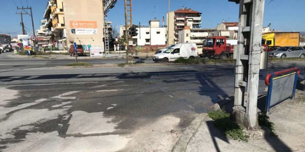 Τραγωδία στη Λάρισα: Νταλίκα διαμέλισε γυναίκα που έκανε ποδήλατο (βίντεο)